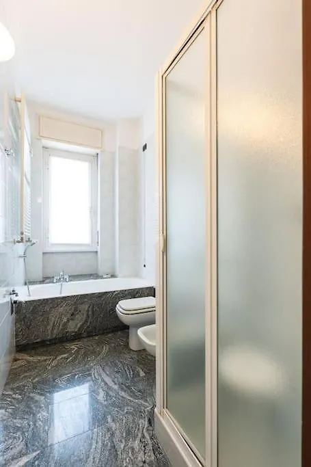 Fantastic Two Bedroom Zara 5Th Fl- Mirable Pm Milan 0*,  Italy