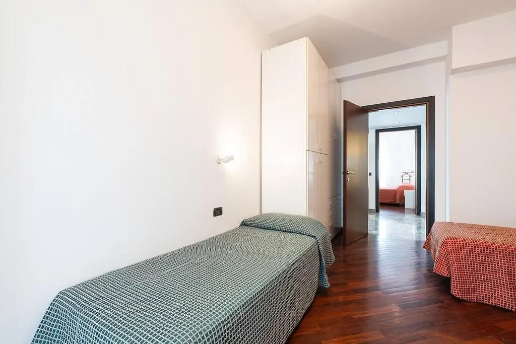 Fantastic Two Bedroom Zara 5Th Fl- Mirable Pm Milan 0*,  Italy