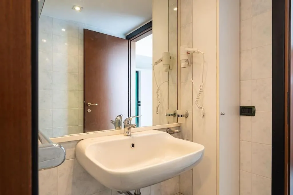 Fantastic Two Bedroom Zara 5Th Fl- Mirable Pm Milan Apartment